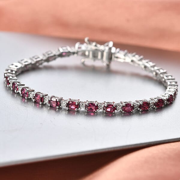 Premium Malawi Magenta Garnet And Luxuriant Lab Grown Diamond G-H SI 7.30 Ctw Moonlit Line Bracelet In Rhodium Over Sterling Silver (7.25 In)