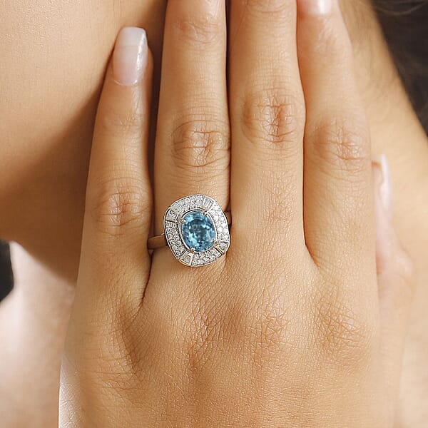 Rhapsody 950 Platinum AAAA Ratanakiri Blue Zircon Diamond (E-F VS) (0.57 Cts) Ring (7.85 G) 6.00 Ctw