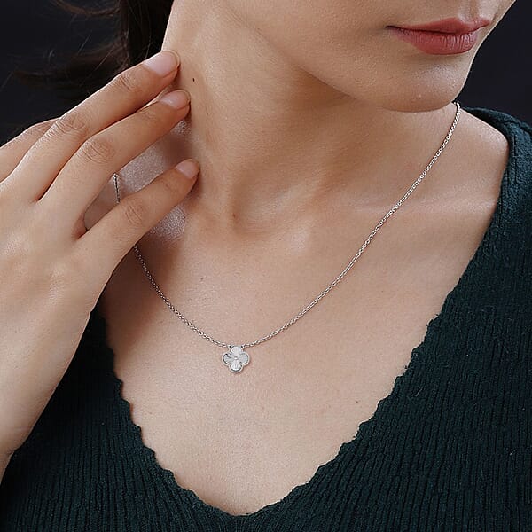 Rhapsody 950 Platinum Clover Necklace 18 Inches With 8mm Lobster Lock 7.25 Grams
