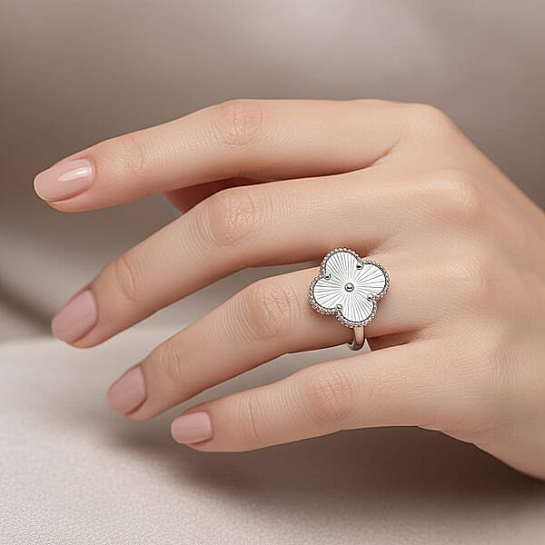 Rhapsody 950 Platinum Clover Ring 5.40 Grams