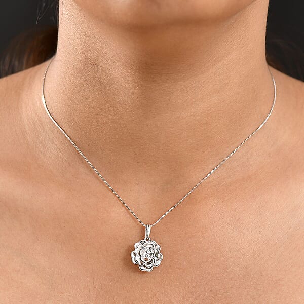 Rhapsody Flower Camellia Bloom Pendant Necklace In 950 Platinum 7.70 Grams 20 Inches