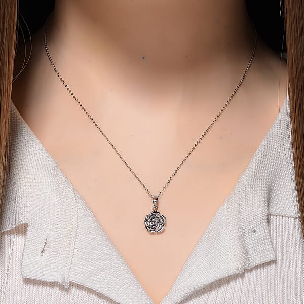 Rose Pendant Necklace In 950 Platinum 4.02 Grams 18 Inches