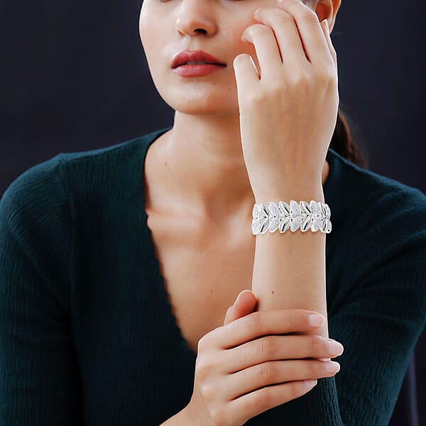 White Austrian Crystal Stretch Bracelet In Sterling Silver (7.25 In)